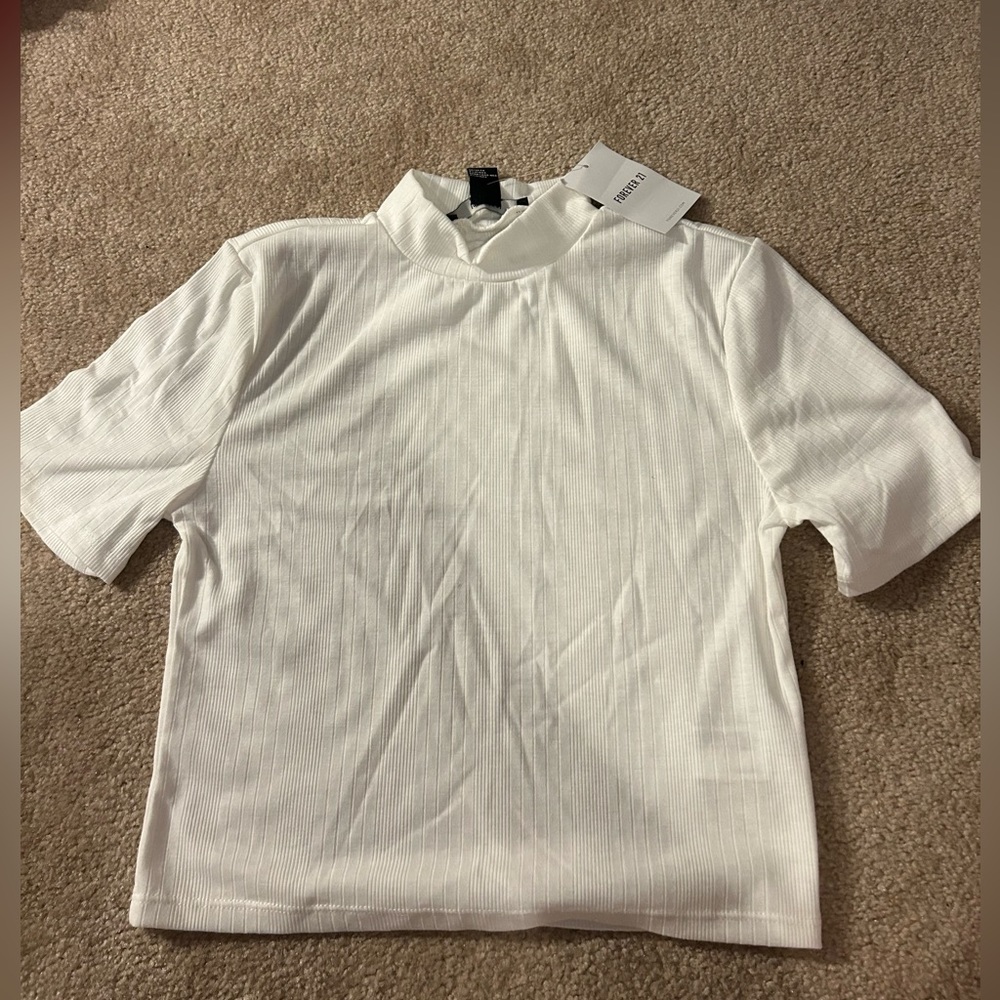 I am selling this white shirt from forever 21!